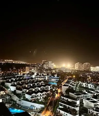 Con Piscina Y Vistas En Playa De Americas ,a 2 Min De La Playa Apartment *