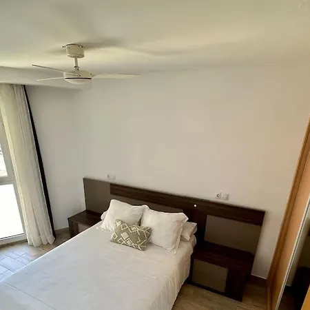 Con Piscina Y Vistas En Playa De Americas ,a 2 Min De La Playa Apartment